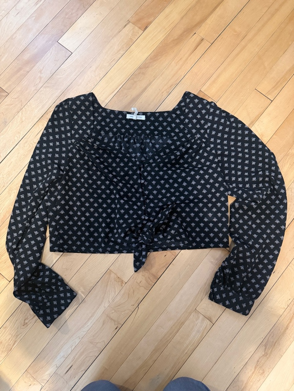 Urban Outfitters Black Cropped Tie-Front Printed Long Sleeve Top